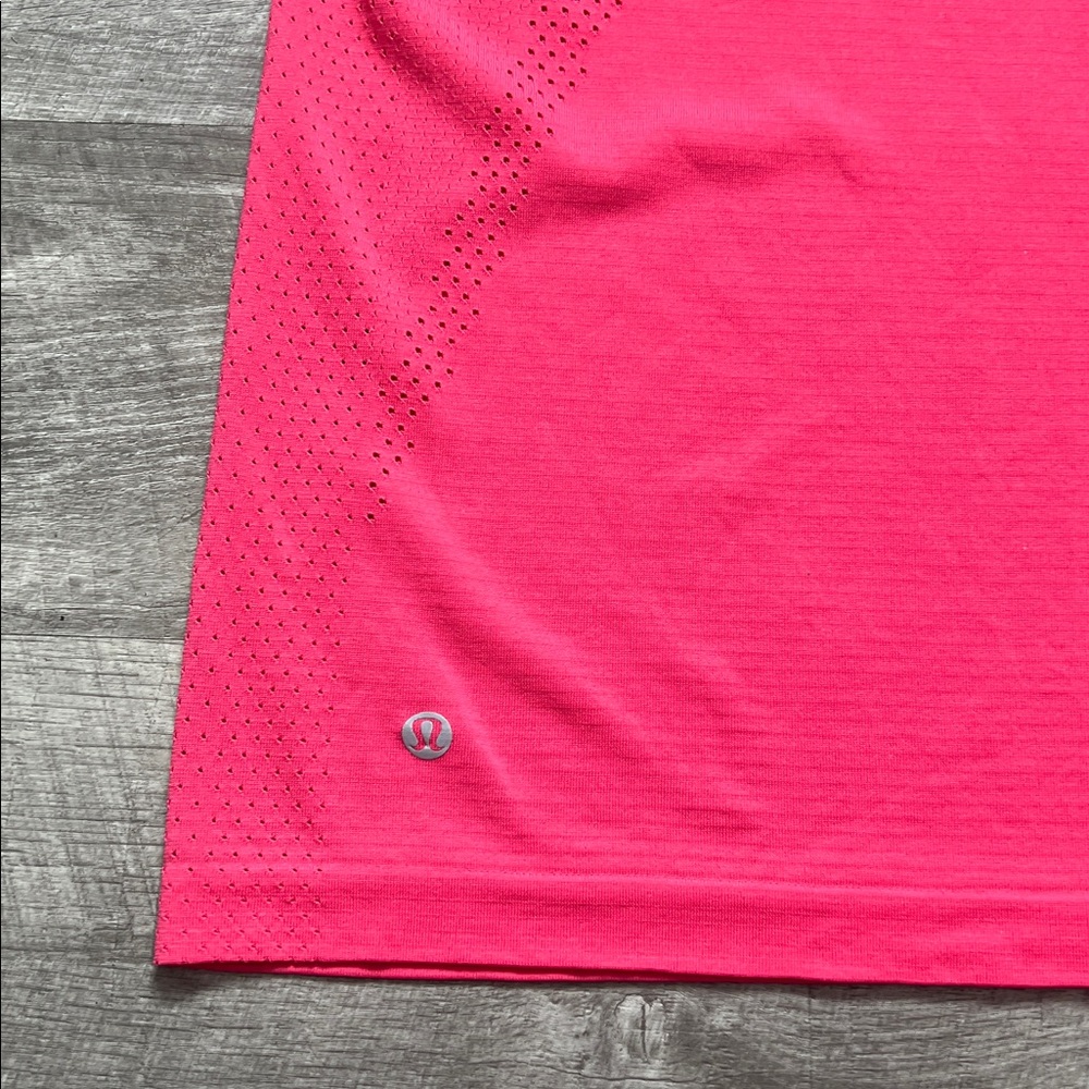 Lululemon Train to Be Tank Top
Lip Gloss / Lip Gloss - Picture 8 of 14